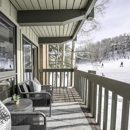 Renovated 2 Bedroom Condo W Hot Tub -Mountain Views!